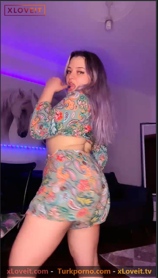 Akdeniz Kızı ifşa Koca götlü hatunun canlı yayınını seyret