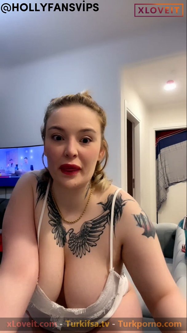 Arzu Yılmaz nude çocukları uyutup yayın açtı