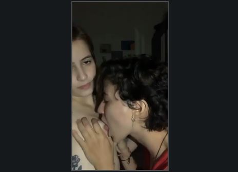 Efsane Türk lezbiyen kuzen sevişme videosu